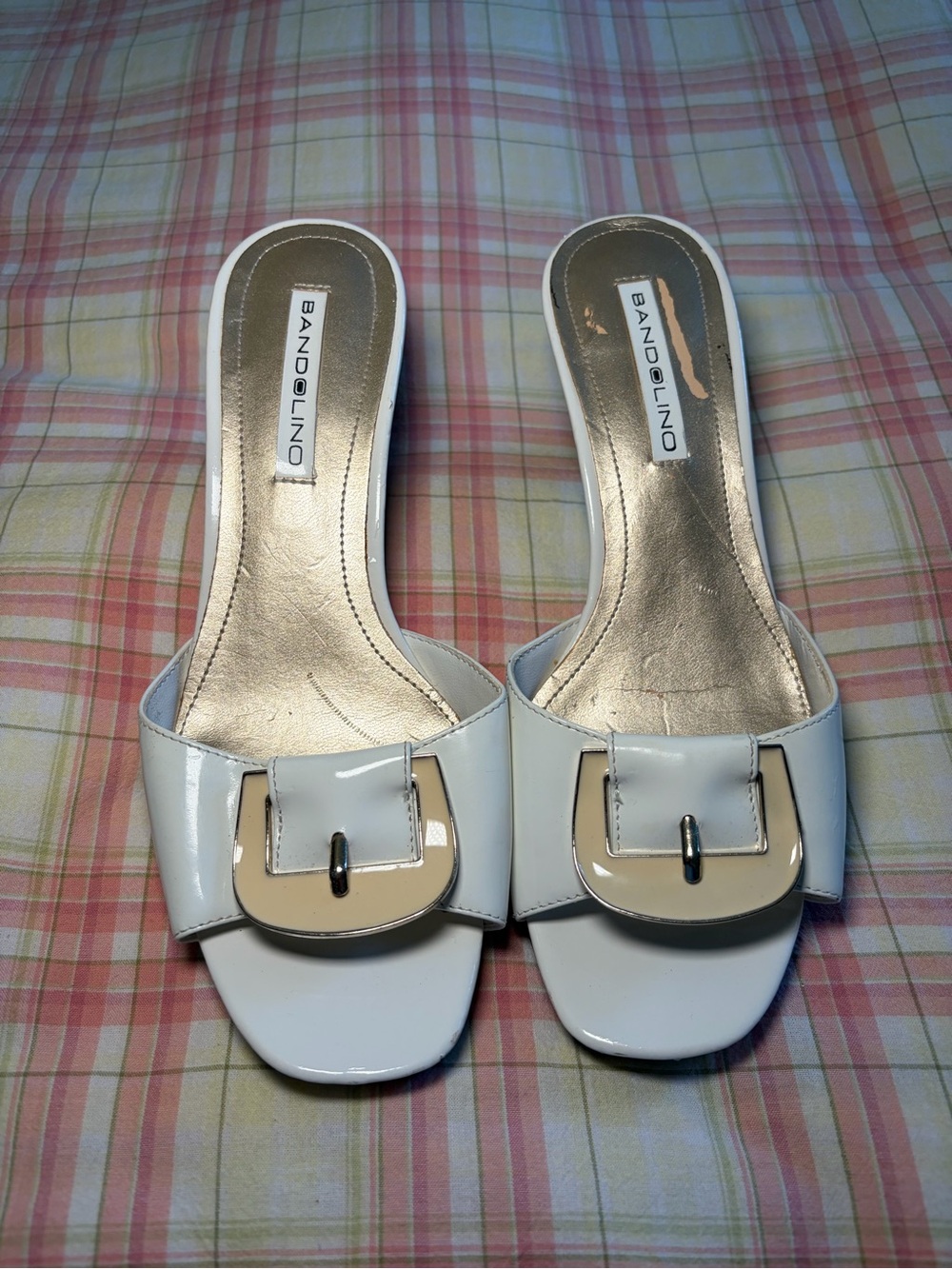 Vintage Bandolino White Belt Buckle Kitten Heel